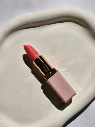 رژ لب صورتی لیا