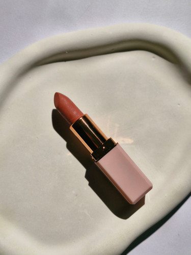 رژ لب کالباسی لیا